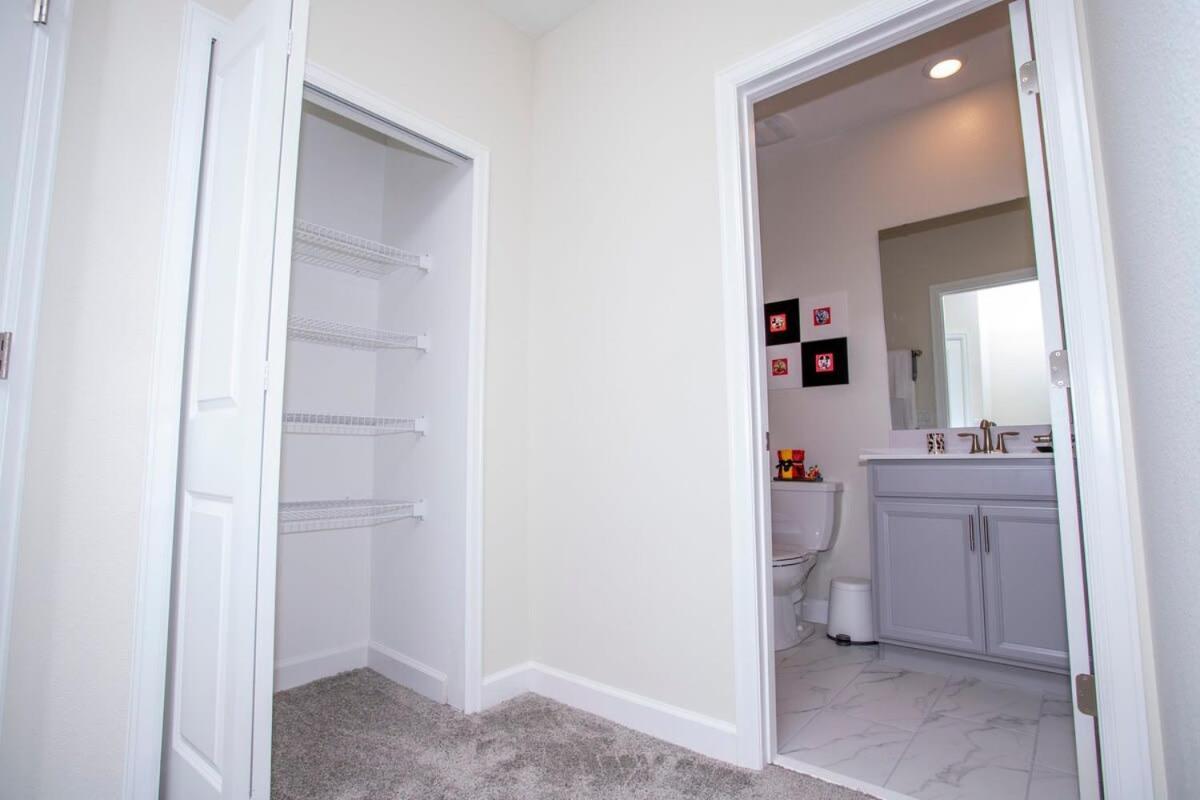 Gorgeous 5 Bd Single Family Close To @ Storey 2734