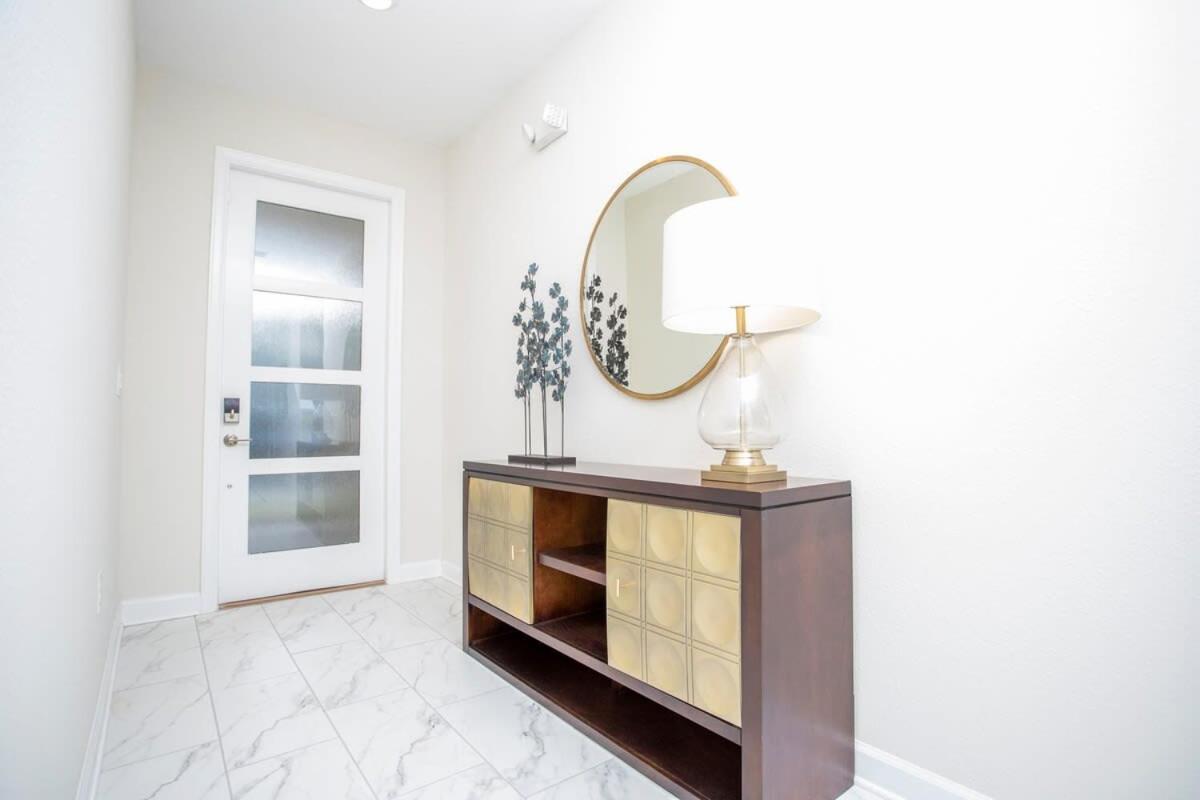 Gorgeous 5 Bd Single Family Close To @ Storey 2734 Holiday home *